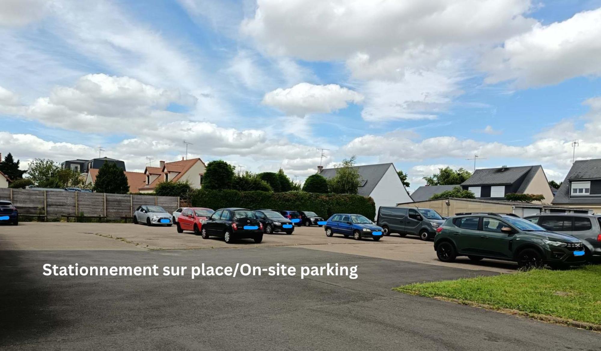 A Au Calme Avec Parking Gratuit, Balcon Et Ascenseur Orléans