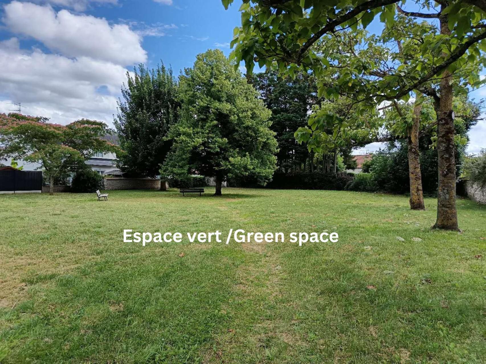 A Au Calme Avec Parking Gratuit, Balcon Et Ascenseur Appartement